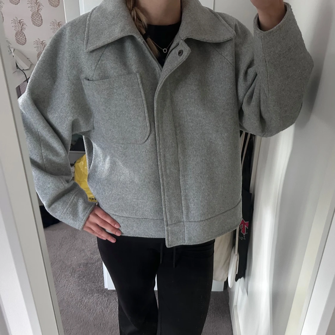 Grå tunn jacka