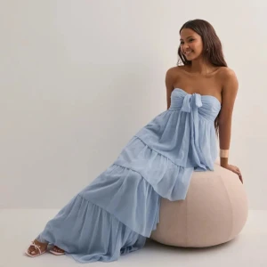 Blå Nelly klänning - Aldrig använd! Helt ny, nypris: 699kr