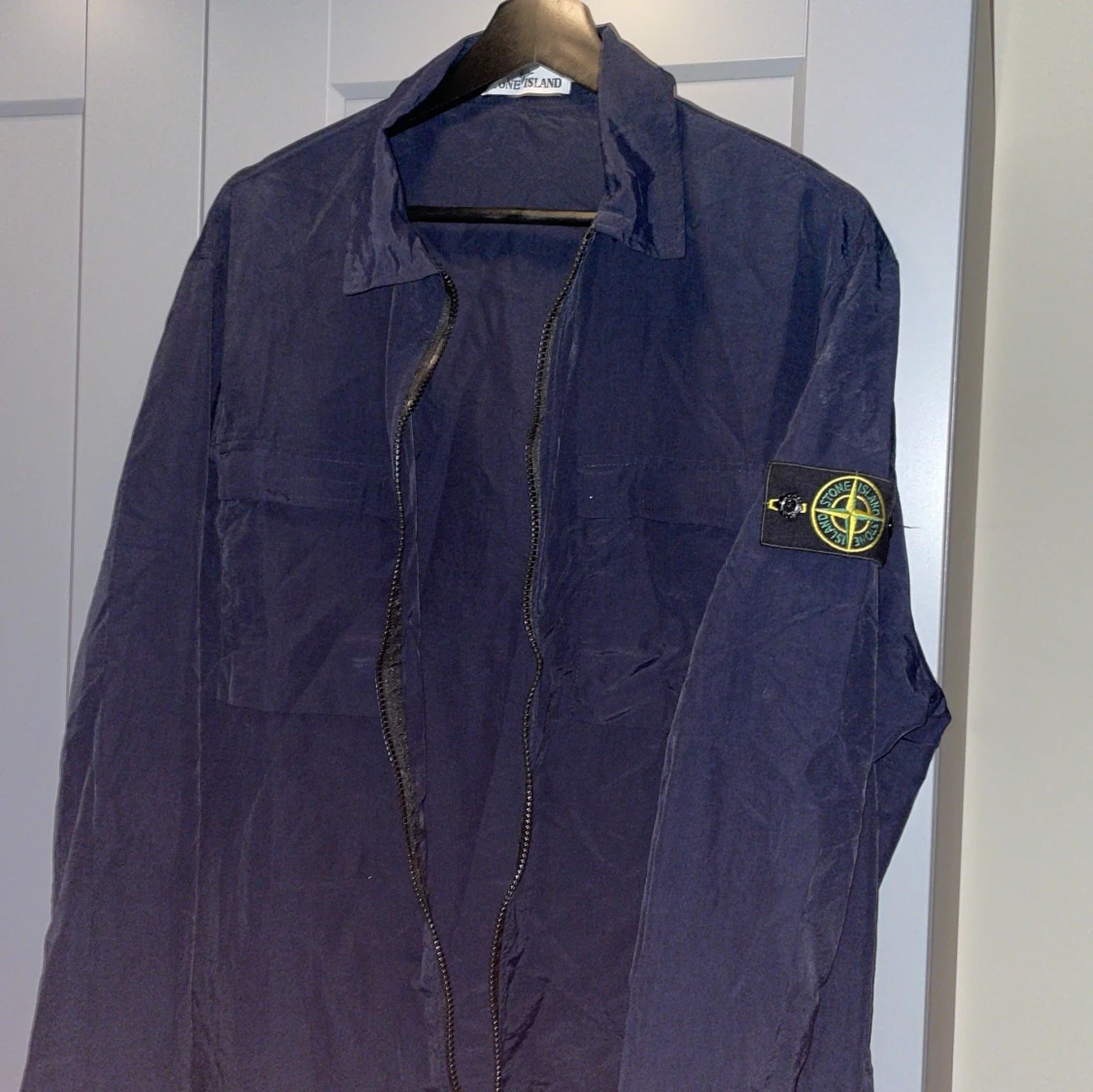 Mörkblå overshirt/windbreaker från Stone Island