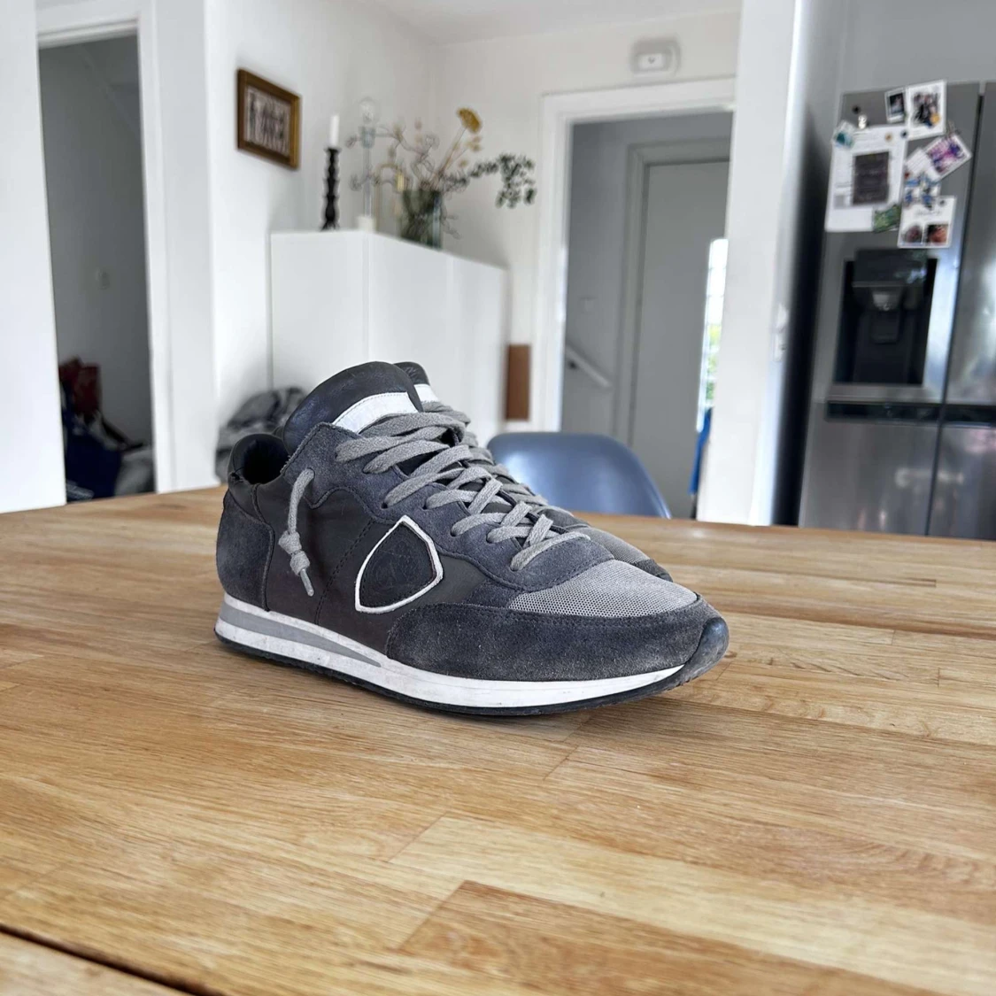 Grå sneakers från Philippe Model