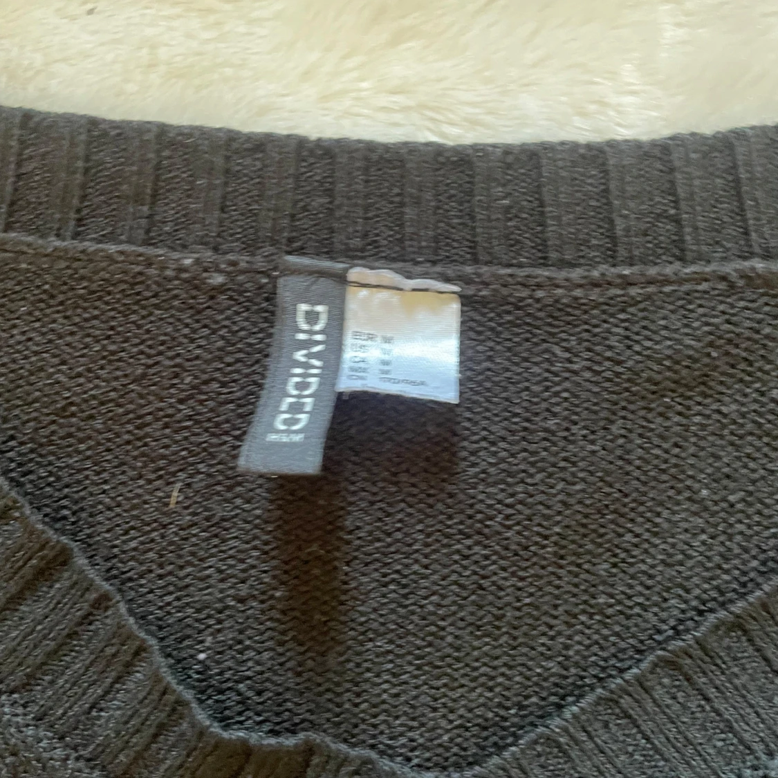 Svart croppad stickad tröja från Divided - 1