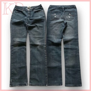 Lågmidjade y2k Jeans - Storlek w29 | Skick 9/10 | Modellen på bilden är 170 | Skriv ifall ni har fler frågor🤞 