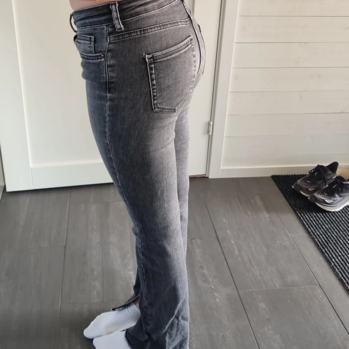 Grå jeansbyxor från ONLY - 1