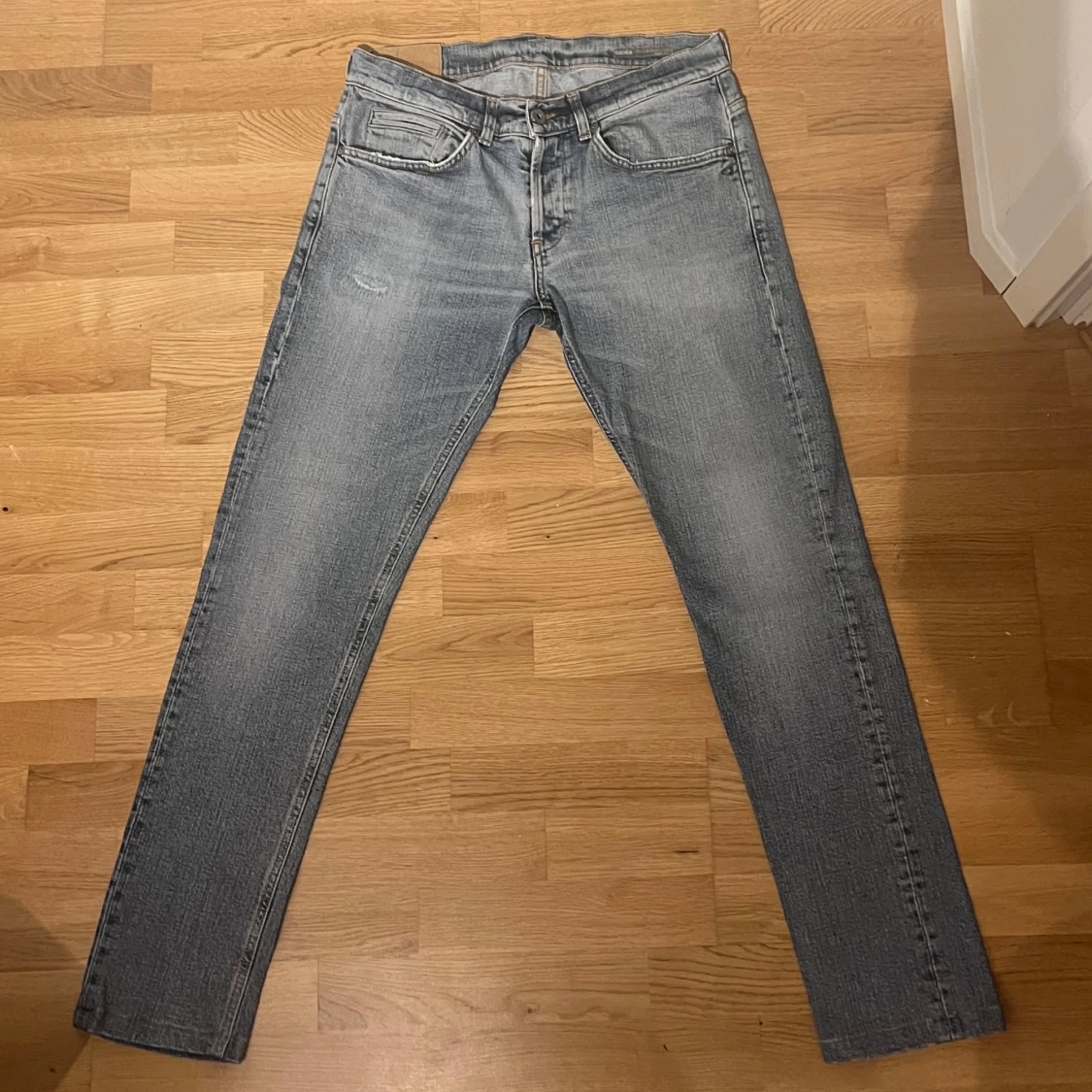 Ljusblåa dondups - 1