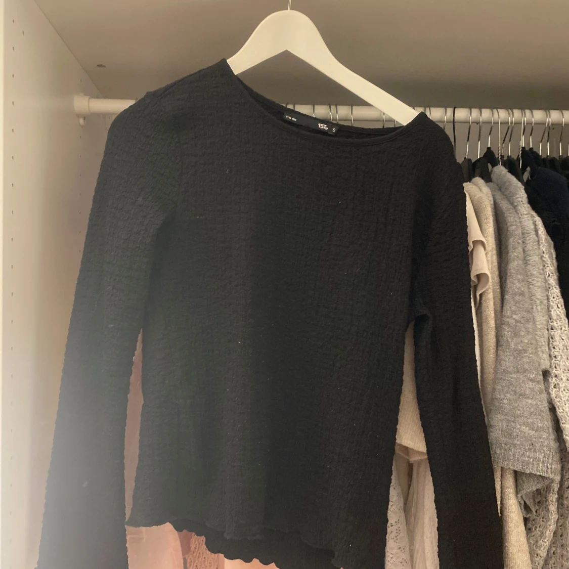 Svart långärmad topp med struktur