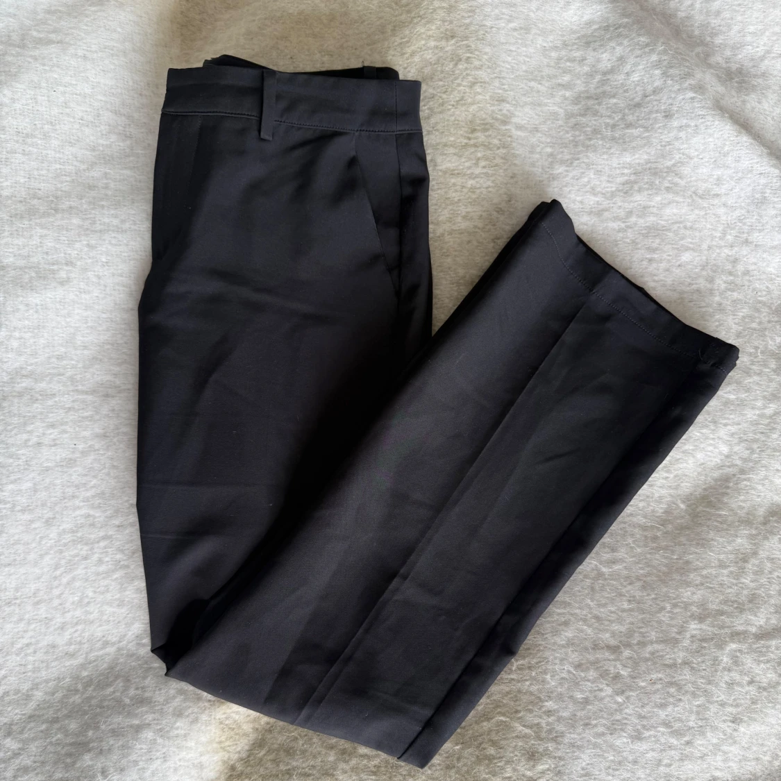 Svarta lågmidjade bootcut kostymbyxor från BikBok - 1