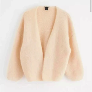 Lindex kofta beige  - Köpte här på Plick för en månad sen men kommer aldrig till användning, storlek M/L