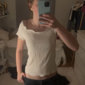 Så fin blus - Så söt vit sommar blus sitter jätte fint och aldrig använd!