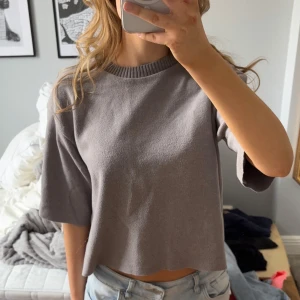 Kortärmad grå tröja från Zara - Kortärmad grå tröja från Zara med trekvartsärm💗
