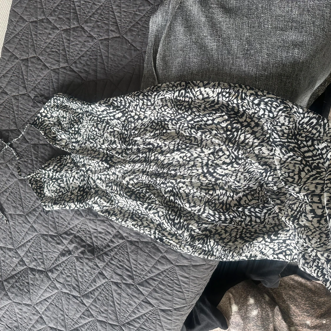 Ny klänning med öppen rygg  - 1