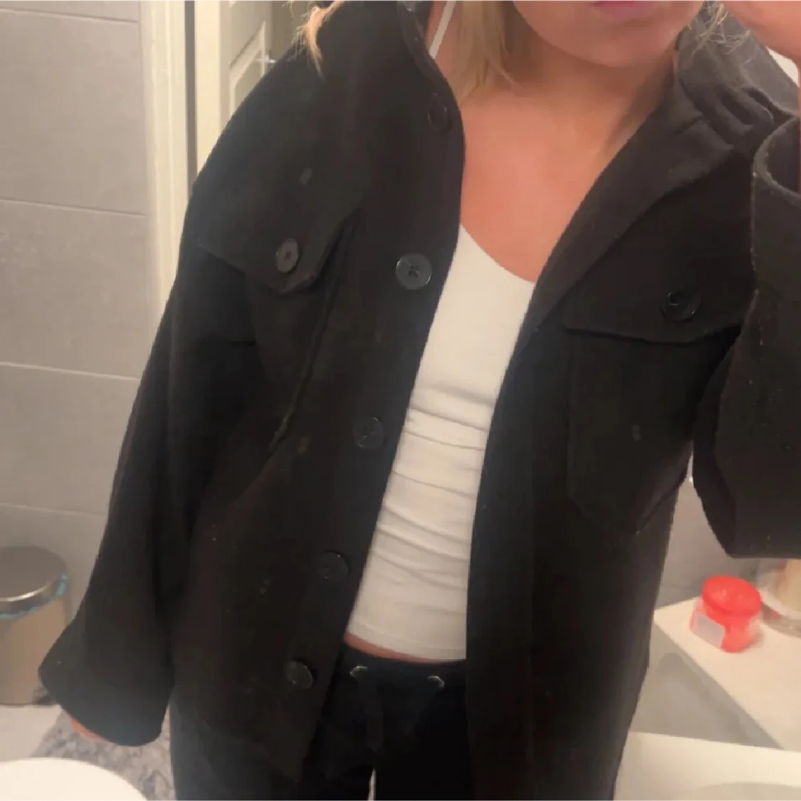 Svart jacka med knappar - 1