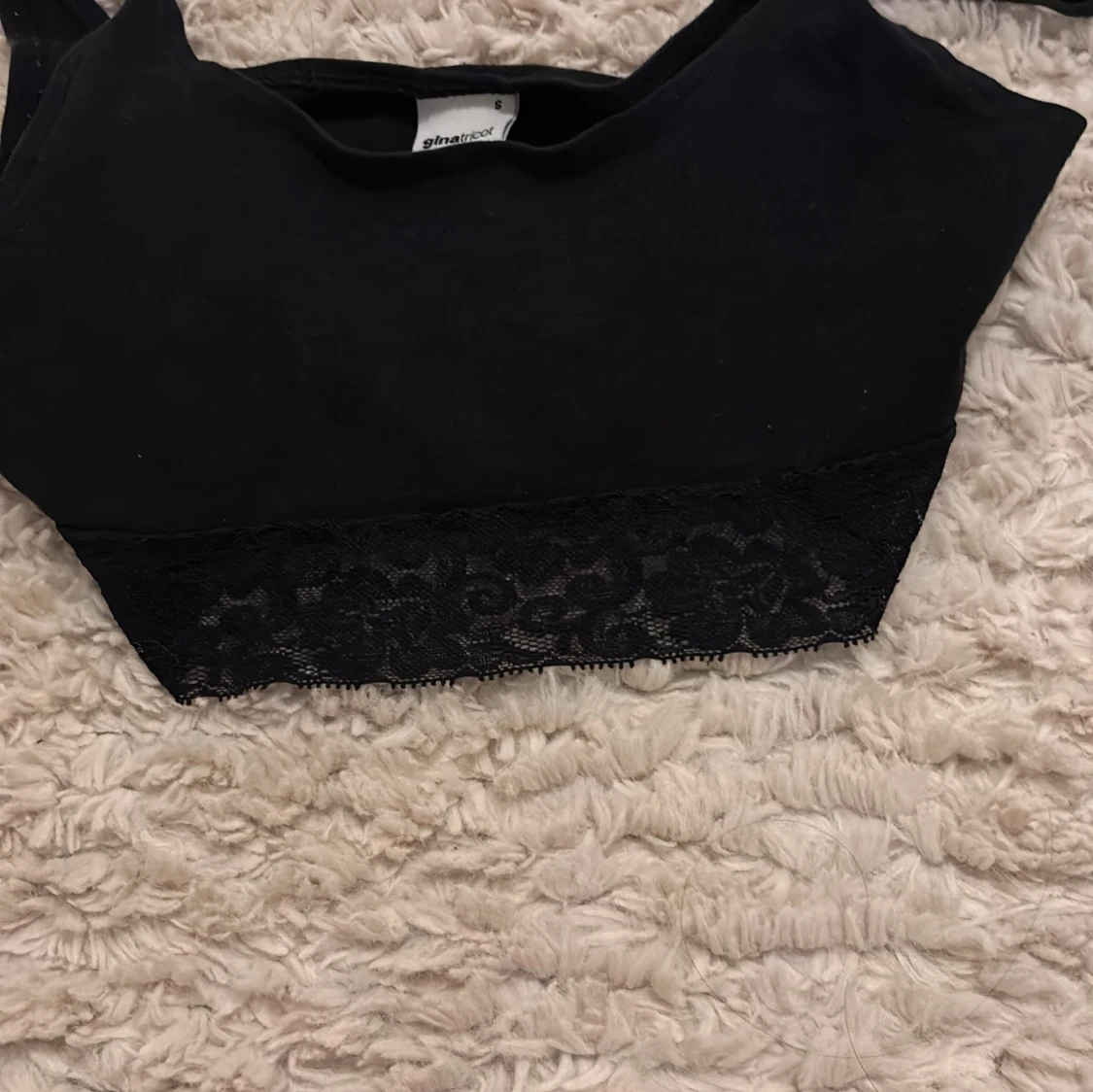 Svart linnetopp från Gina Tricot - 2