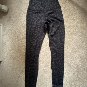 Svarta leopardmönstrade träningsbyxor  - Superfina träningsbyxor från RS sports i leopardmönster💕💕