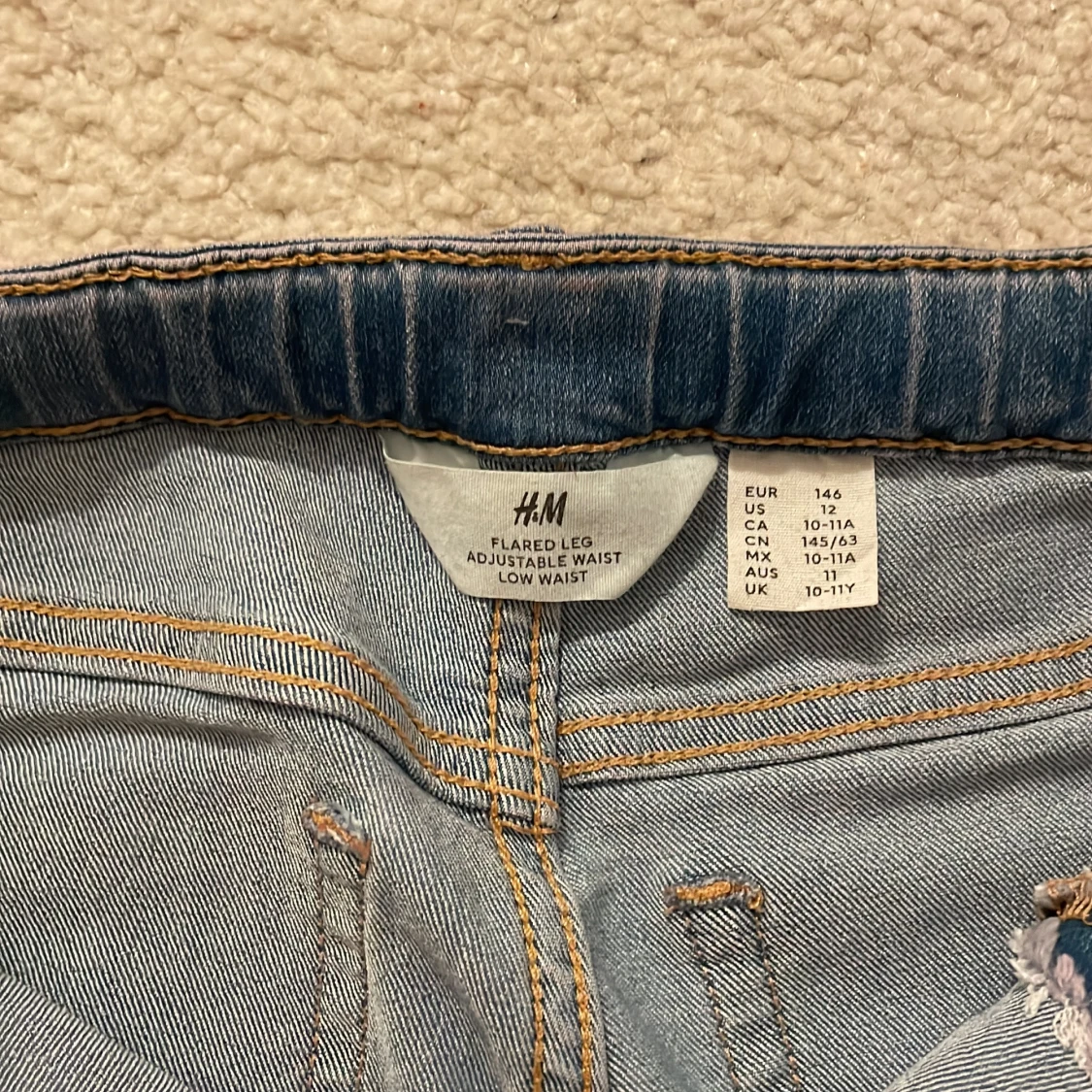 Blå flared jeans från H&M - 2