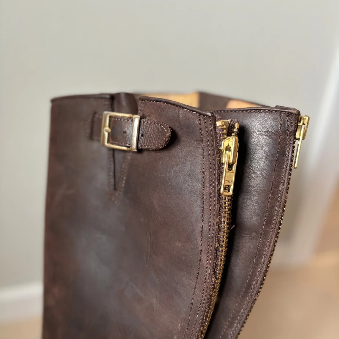 Johnny Bulls, Bruna - 4