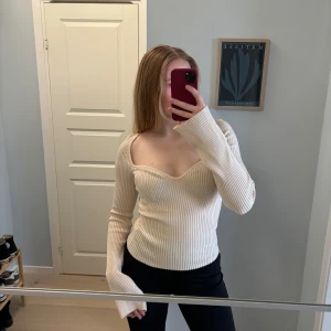 Beige långärmad topp - Använd 2 gånger, mycket bra skick, storlek S