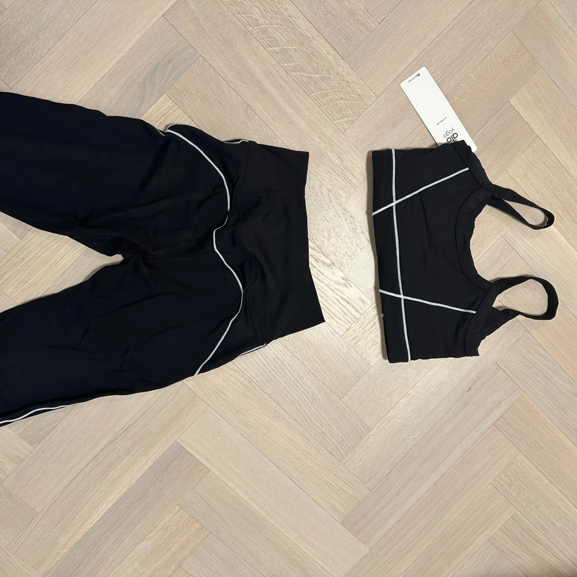 Svart träningsset från Alo - 3