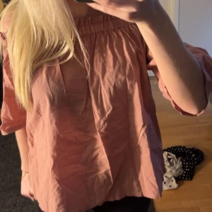 Rosa offshoulder blus - Söt rosa topp från NA-KD 💗