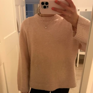 Stickad tröja - Stickad tröja från Gina Tricot 💗 använd men i fint skick!