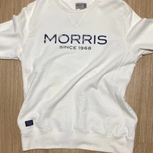 Morris Sweatshirt - Säljer denna fina morris sweatshirt för ett billig pris. har andvänd den max 7 gånger. Inga fläckar elle nåt på den. endast instabox 