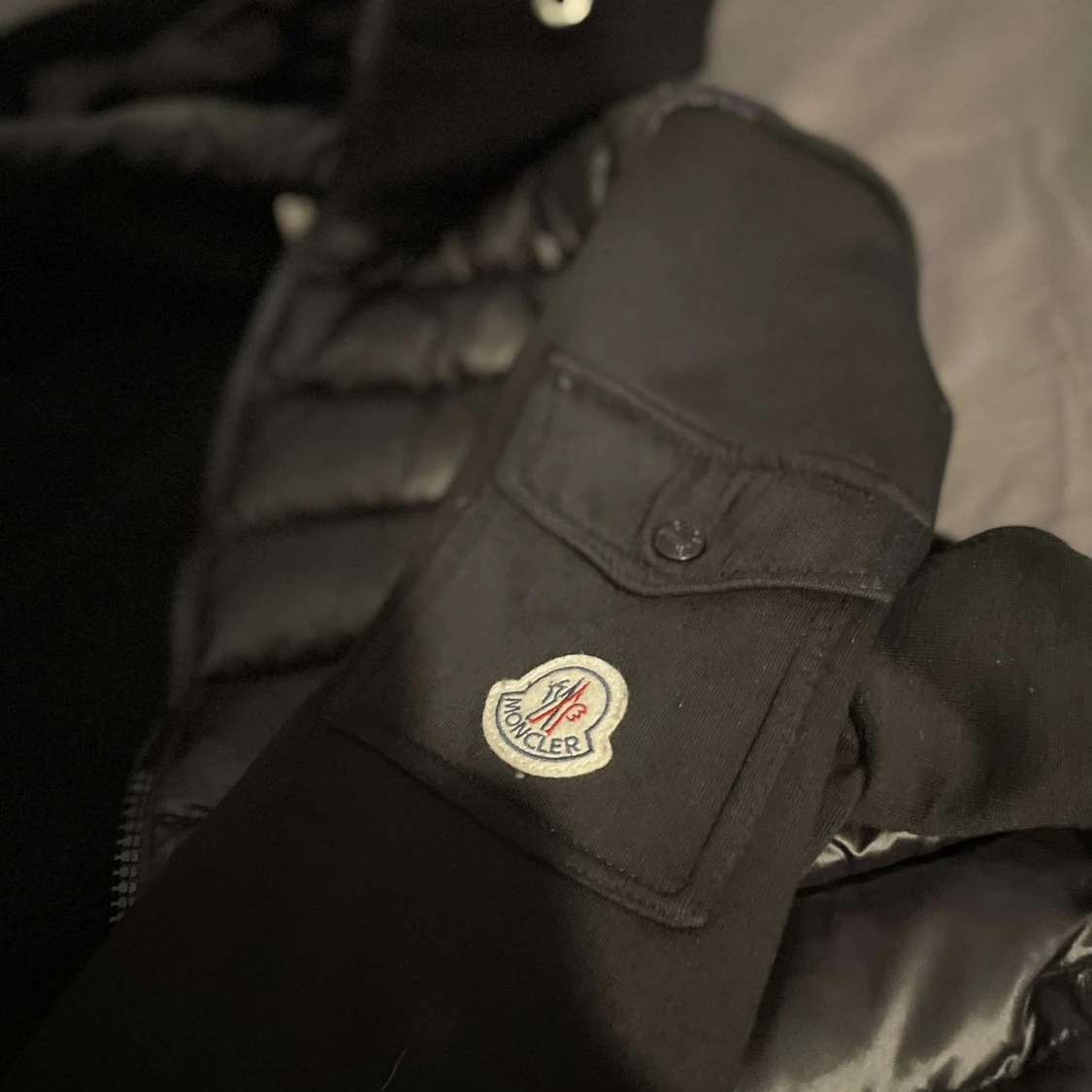 Svart pufferjacka från Moncler - 1