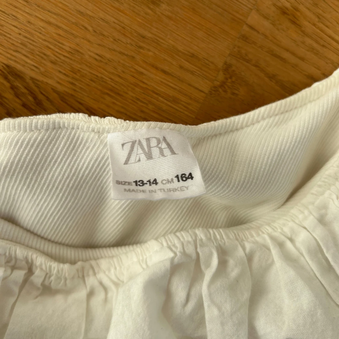 Vit oneshoulder topp från Zara - 3