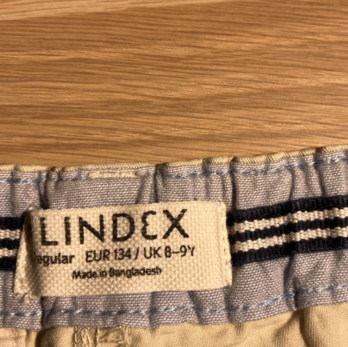 Beige shorts från Lindex - 2