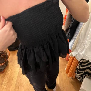 Svart topp  - Svart snygg topp! 