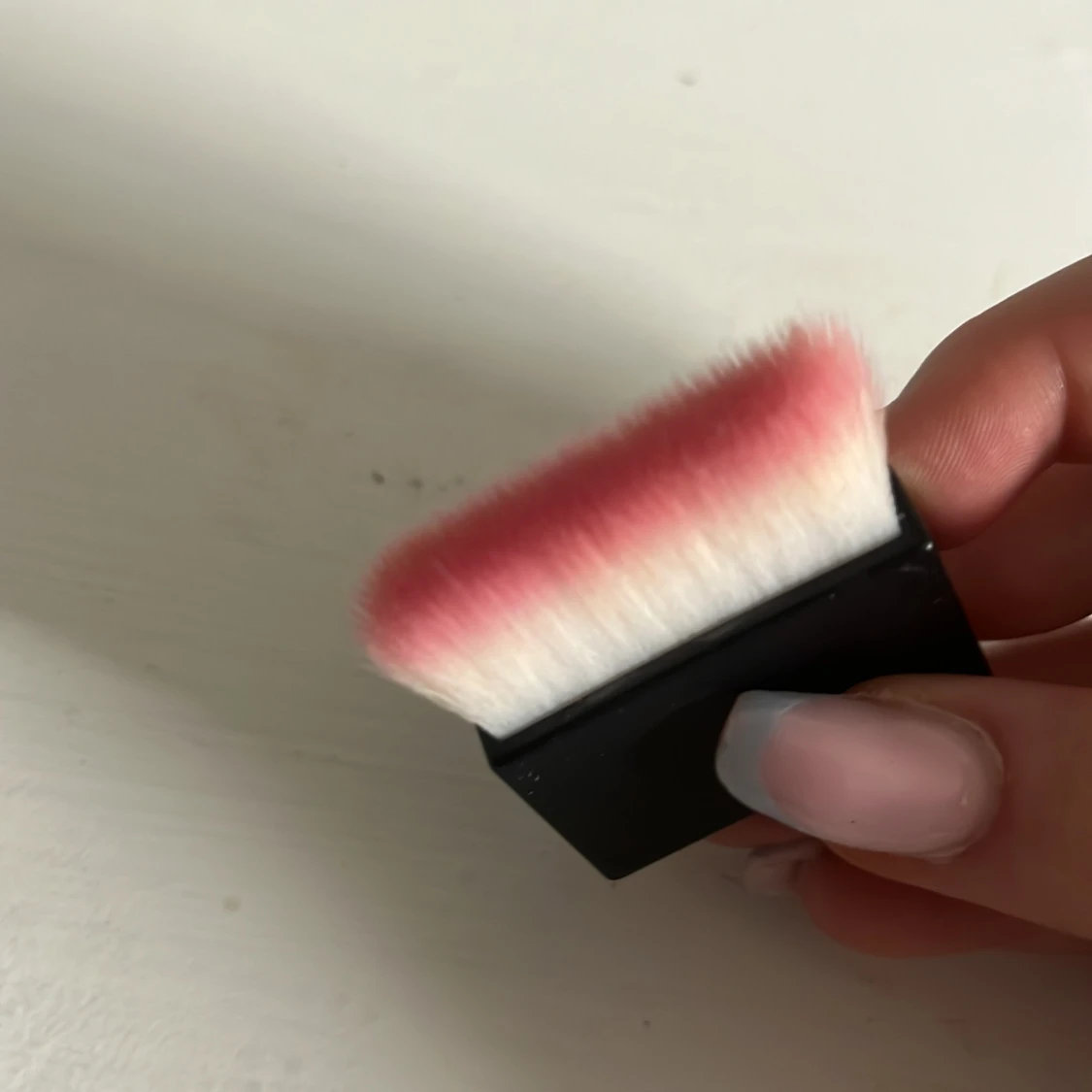 Sminkset med highlighter, ögonskugga och borste - 3