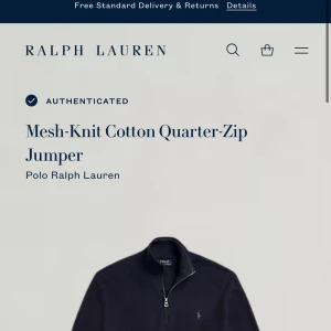 Polo Ralph Lauren Quarter Zip - Säljer en mörkblå Polo Ralph Lauren quarter zip. Tröjan har långa ärmar och en enkel design som är i storlek M, perfekt för en stilren look. Jag är 176 och den passar också perfekt för dig som har storlek s. Fråga mig om fler bilder om ni tycker det behövs. 