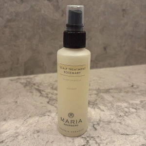 Scalp Treatment Rosemary från Maria Åkerberg - Näringsgivande spray för hårbotten med rosmarin från Maria Åkerberg💕💕ungefär 95% av flaskan är kvar