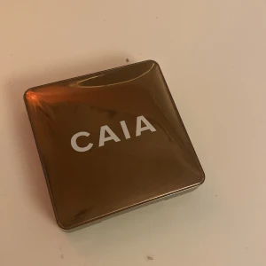 Bronzer från CAIA - Säljer min Caia Bronzer i färg gold Coast för att den inte kommer till användning. Använd ett fåtal gånger💕💕