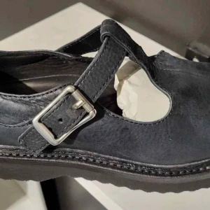 Our Legacy Camden Shoe Mary Janes, Svarta, Storlek 42 - Helt nya i låda kvitto finns Nypris 9000kr och slutsåld 