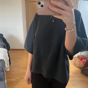 Svart tröja med trekvartsärm - Tröja 