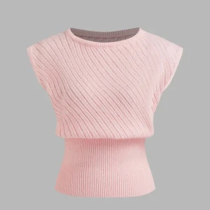 Rosa stickad topp - Säljer en söt rosa stickad topp med ett diskret mönster. Toppen är ärmlös och har en ribbad kant vid midjan som ger en fin passform. Perfekt för lager-på-lager-stil eller att bära som den är. 💖