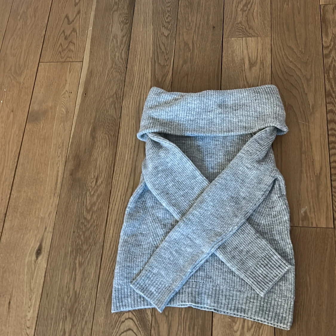 Grå stickad tröja från MNG