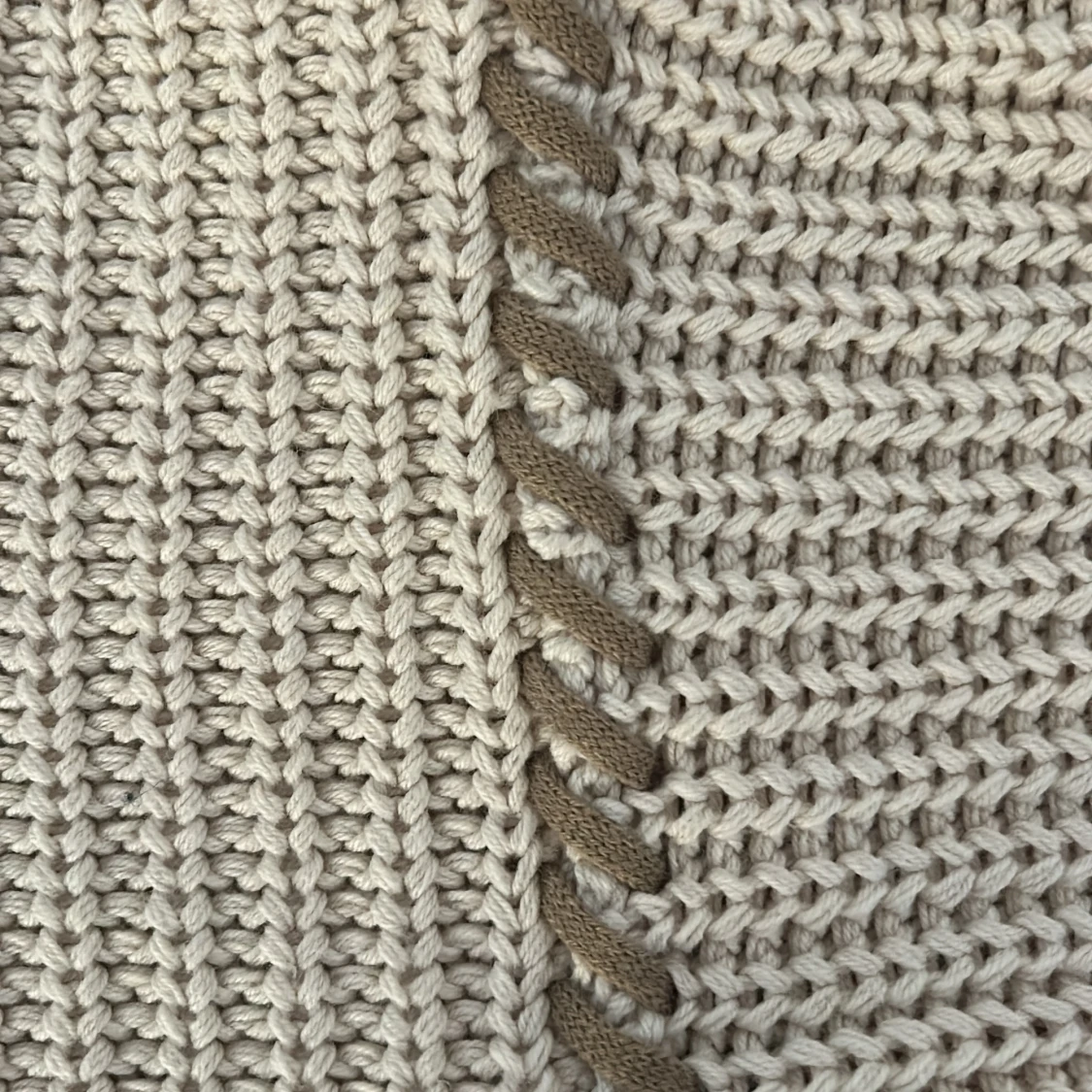 Beige stickad väst från Vero Moda - 1