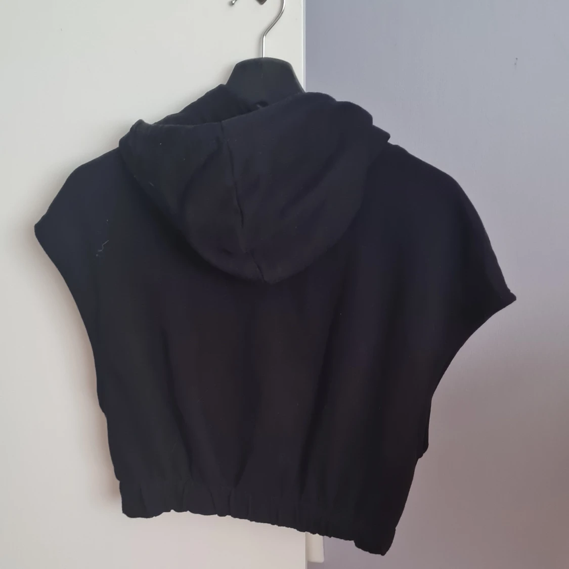 Svart huvtröja - 2