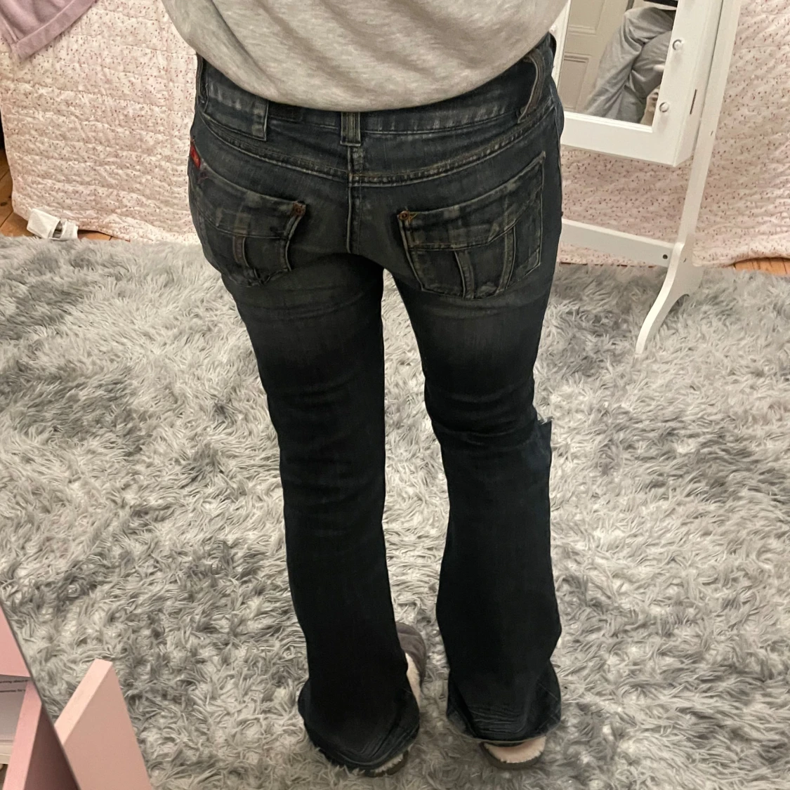 Lågmidjade bootcut jeans håliga! - 2