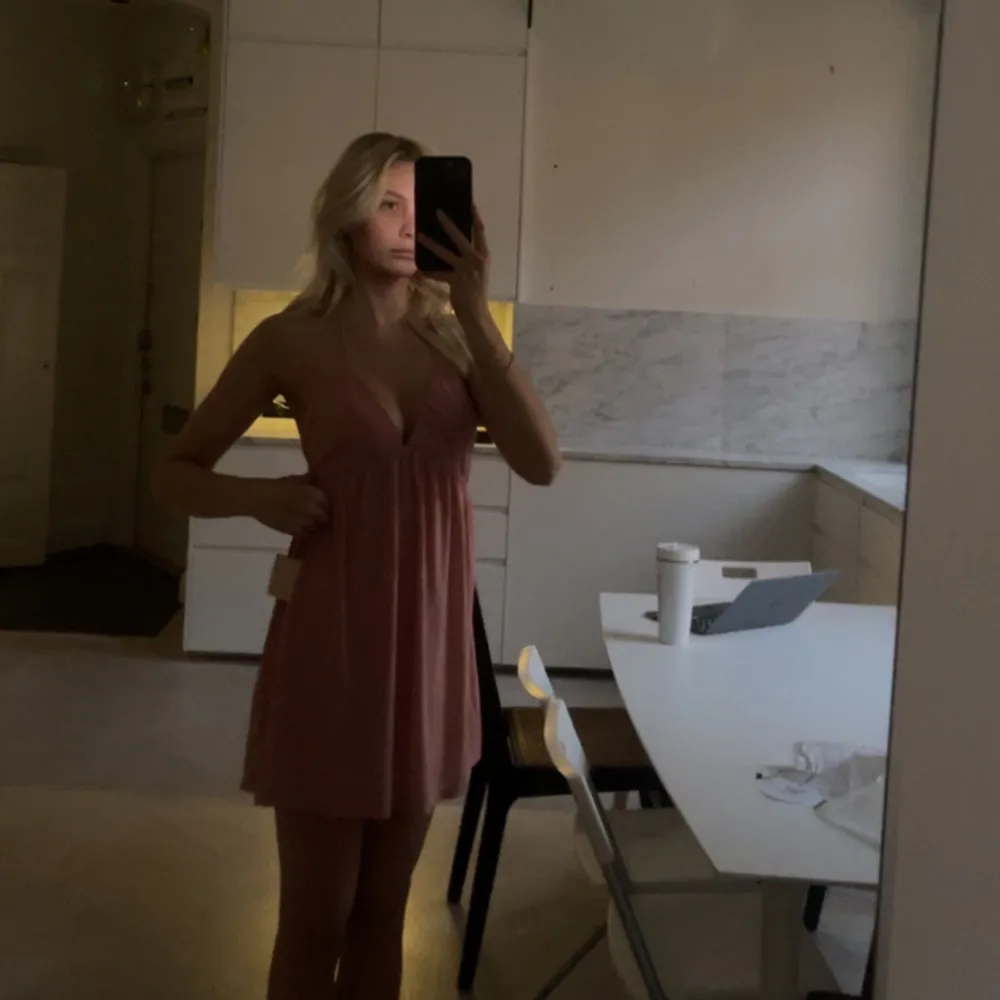 Använd en gång så är i nyskick. Super fin passform och rosa färg.🥰. Mekot.
