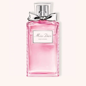 Miss Dior Rose N'Roses Parfym - 100 ml miss dior parfym, dock ungefär bara 75 ml kvar av parfymen men håller väldigt länge🩷🩷🩷 pris kan diskuteras!!!!