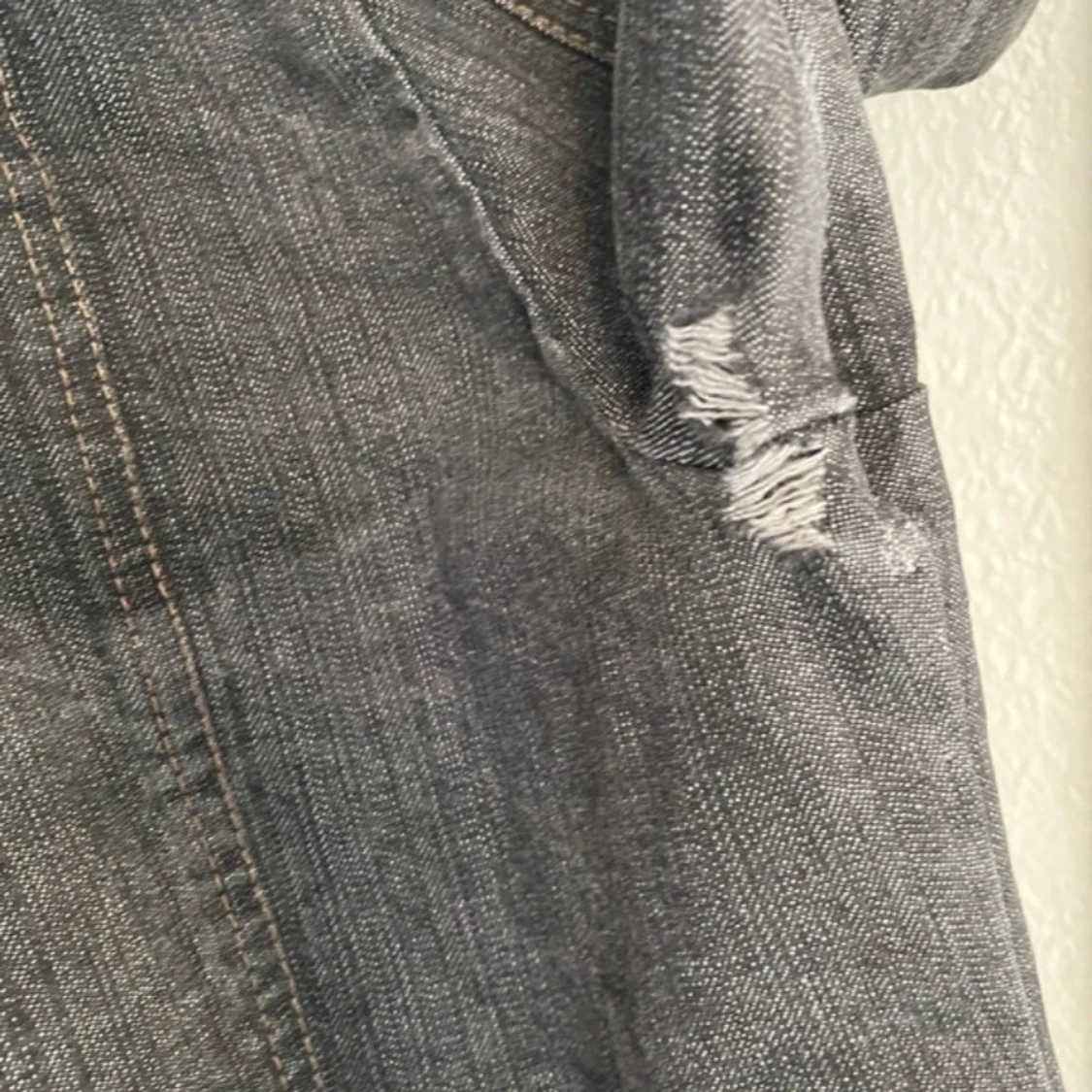 Grå jeansjacka med svarta detaljer - 2