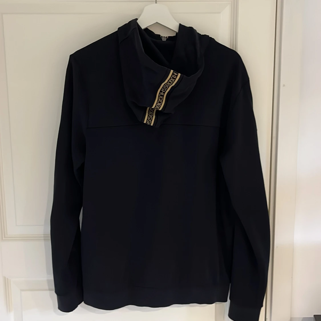 Svart hoodie från Hugo Boss med dragkedja - 1