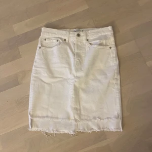 Vit jeanskjol  - Vit jeanskjol från lager 157 storlek XS