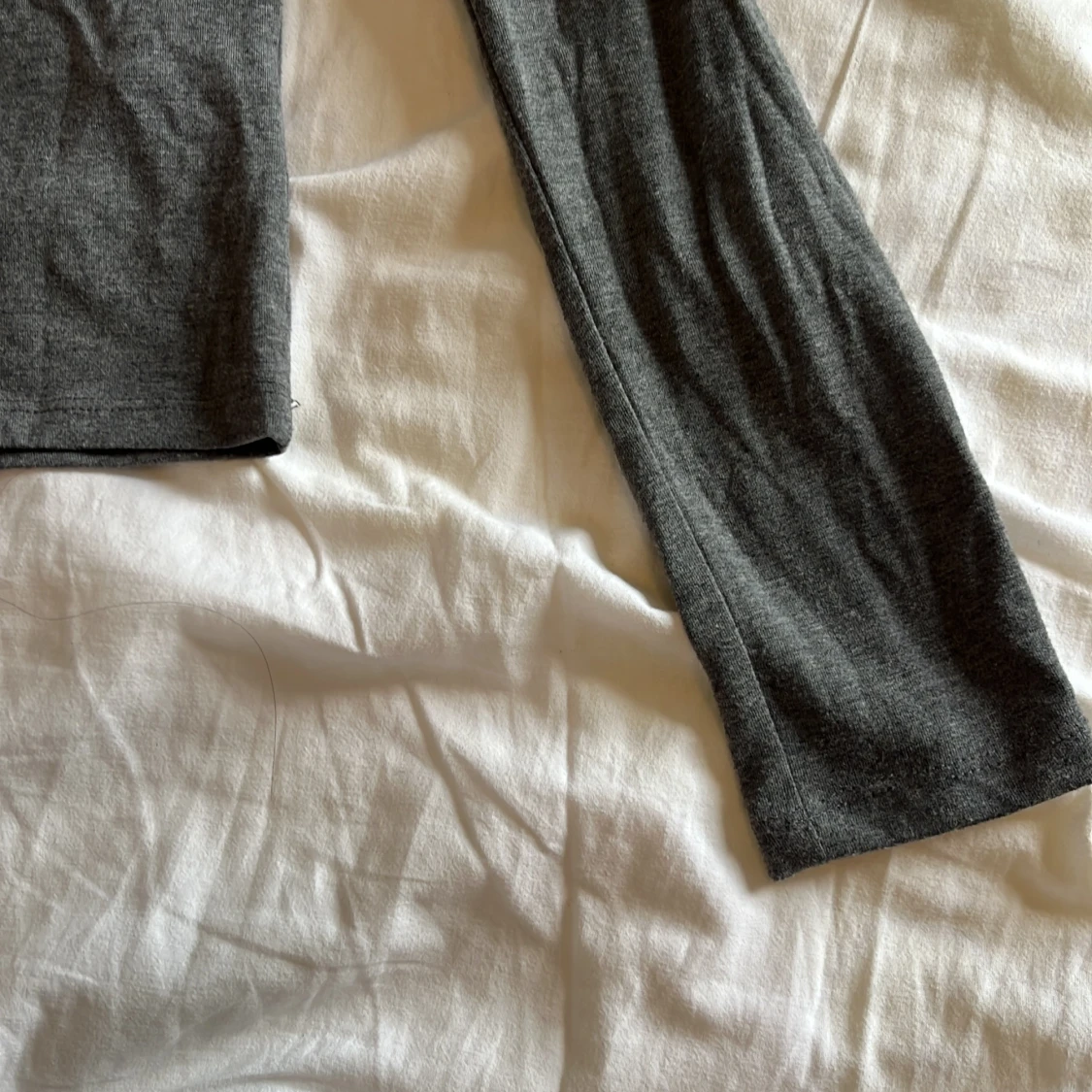 Grå långärmad tröja  - 2