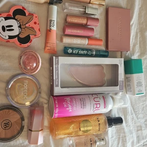 Stort smink kit - Stort lyx skönhets kit med massa olika saker parfymer, body mist, foundation, concealer, blush, highlighter, ögonskuggspalett, läpprodukter, hudvård o mm. OBS!!!! GÅR ATT KÖPA SEPARAT 