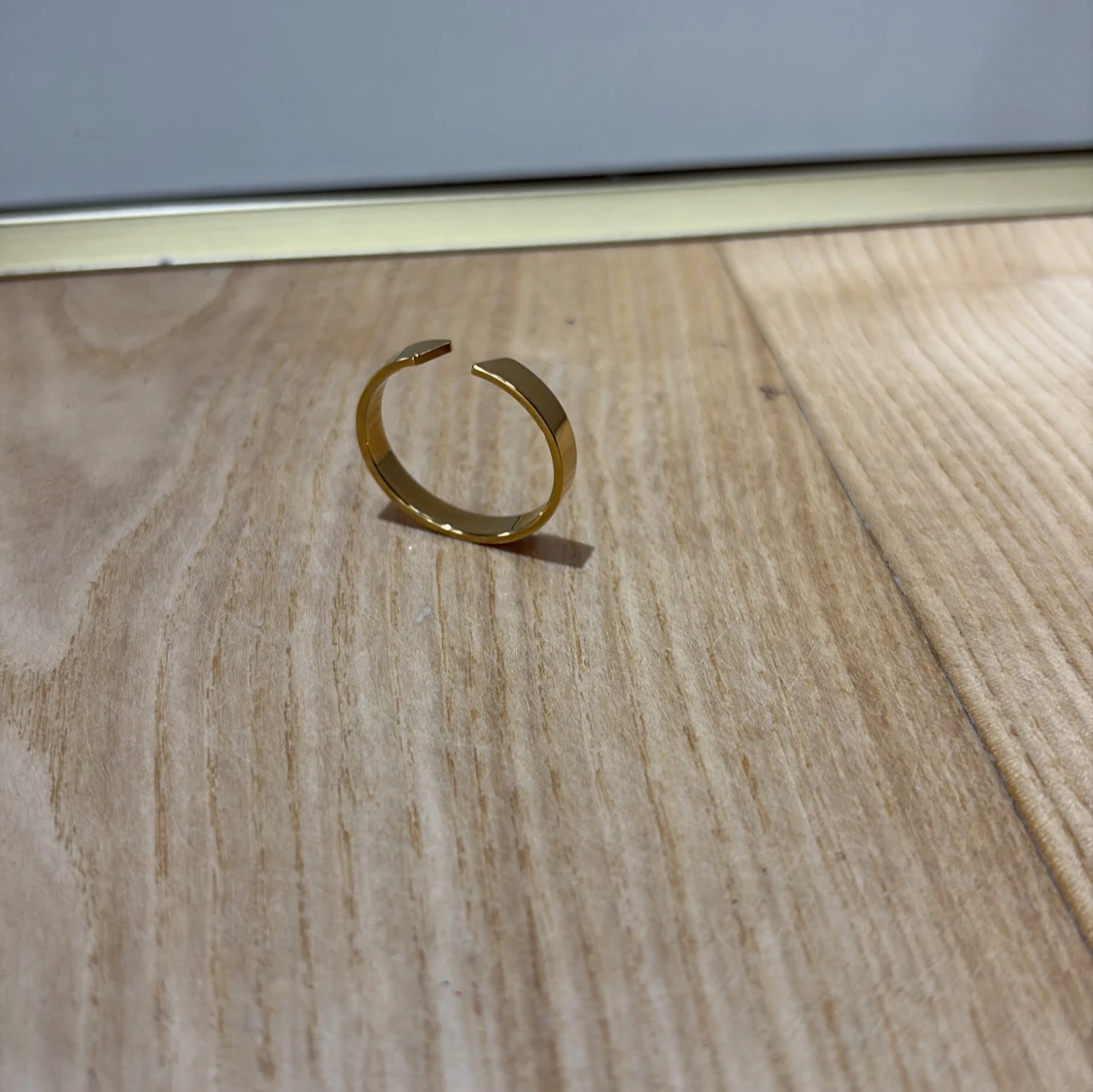 Enkel guldig öppen ring - 1