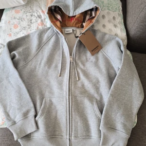 Bra pris huddie  - Bra pris huddie kofta zipp pris kan diskuteras storlek passar dom XS och small S och men det står L på ttöjan