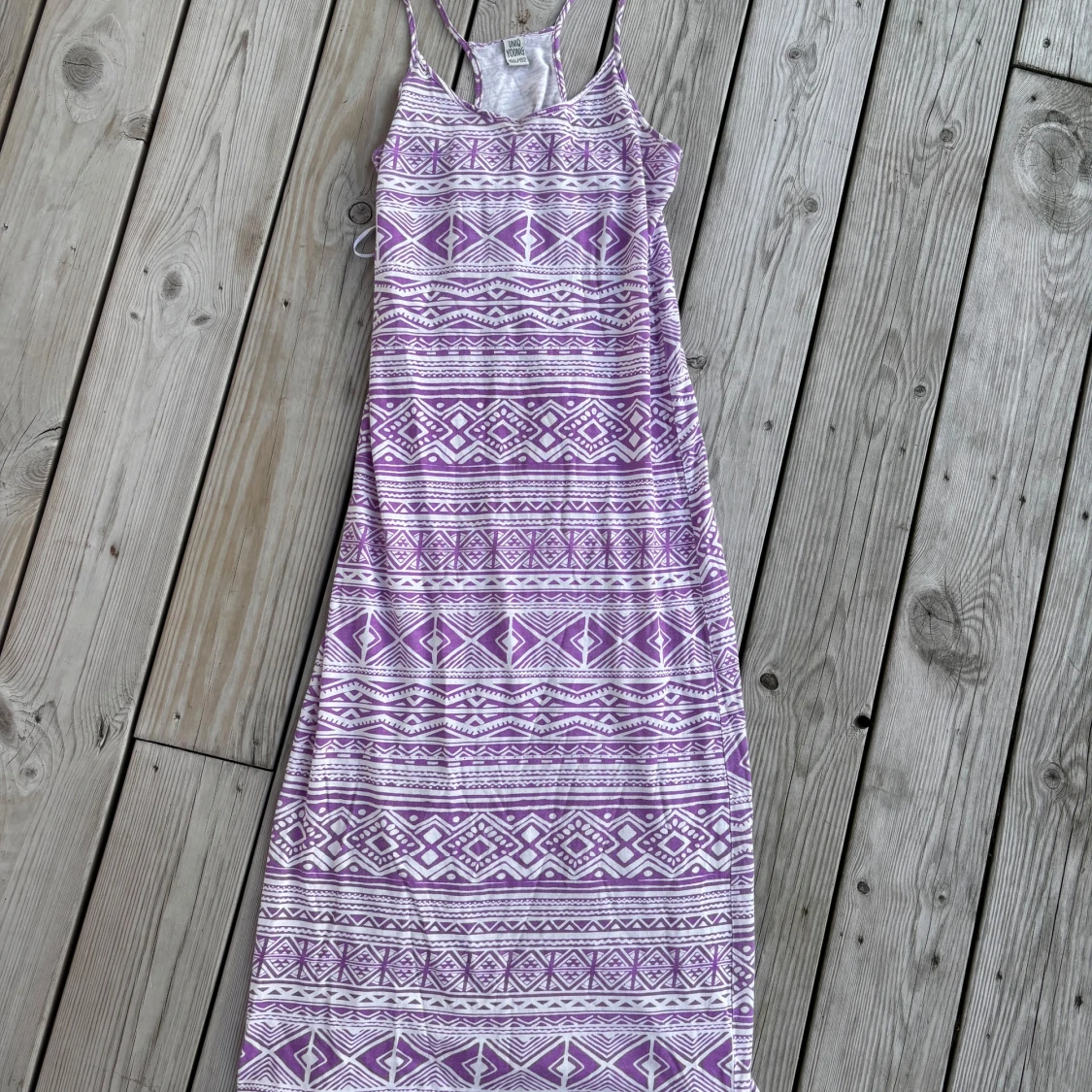 Lila mönstrad långklänning Uniq Young - 2