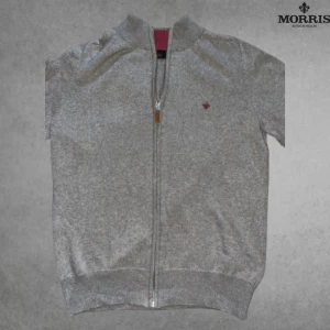 Morris - Morris full zip🩶| Kvalle 9/10 lite små fläckar går att få bort | Storlek S |